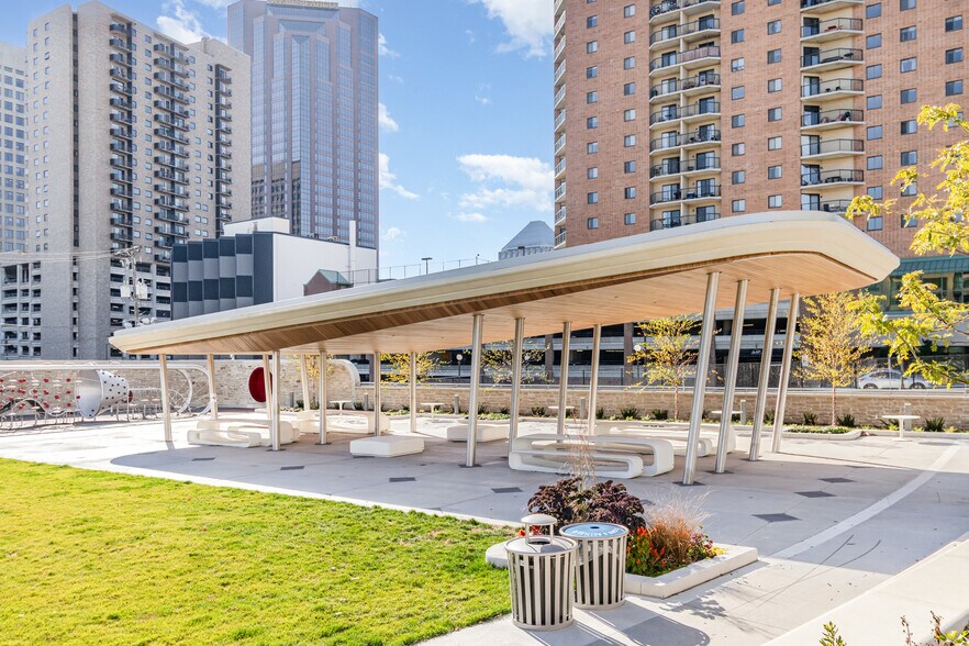 Building Photo - 500 Robert St N