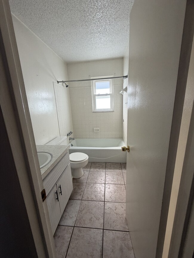 Building Photo - 608 Bahia Dr