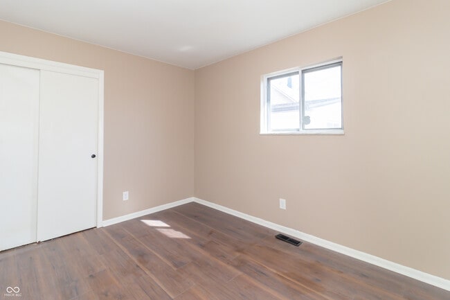 Building Photo - 1701 Nelson Ave