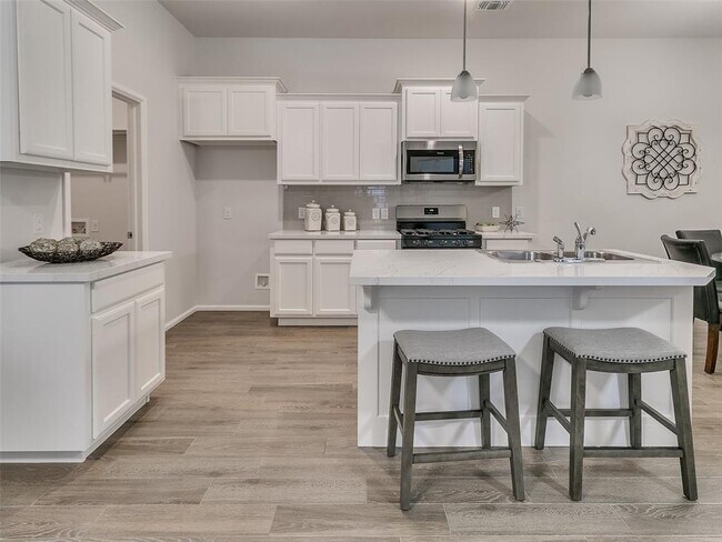 Building Photo - 2500 Finesilver Ln