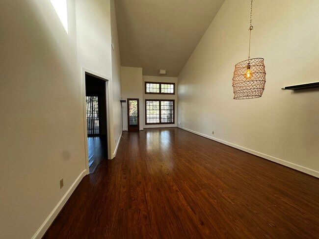Building Photo - 8555 Circle R Course Ln