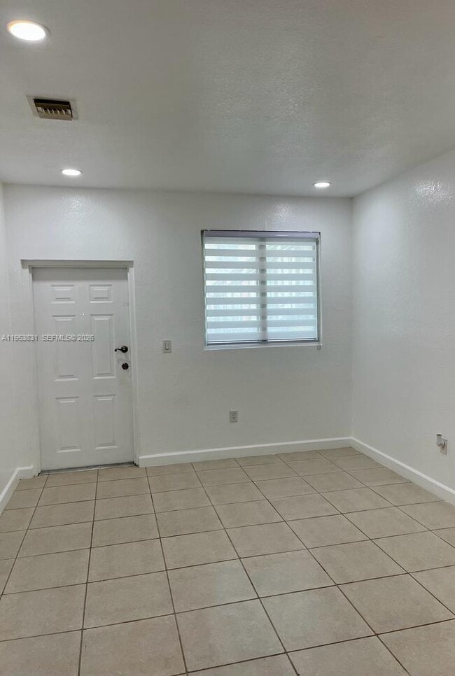 Building Photo - 1651 SE 28th Ct