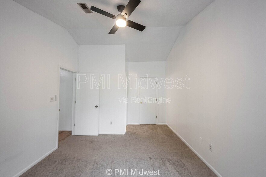 Building Photo - 4291 Village Pkwy Cir W