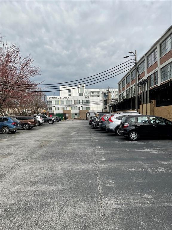 Building Photo - 881 Memorial Dr SE