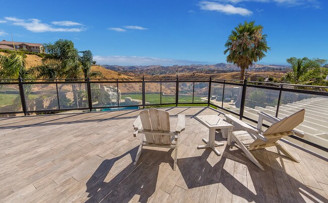 Building Photo - Stunning 5-Bedroom Castaic View Home for Rent!