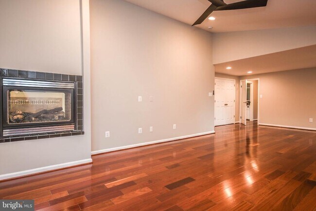 Building Photo - 9627 Locust Hill Dr