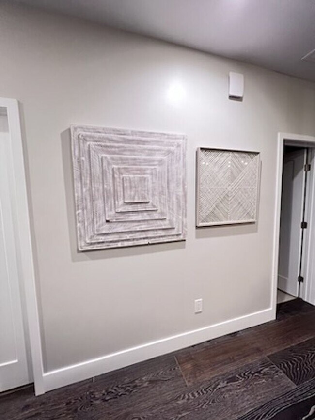 Building Photo - 2bd, 2ba Reno Bungalow in the Riverwalk Di...