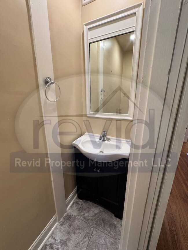 Building Photo - MALLORY 255