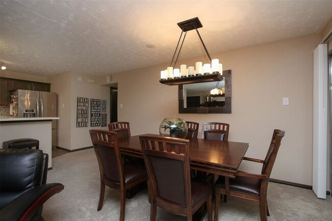 Building Photo - 8051 Bay Branch Dr