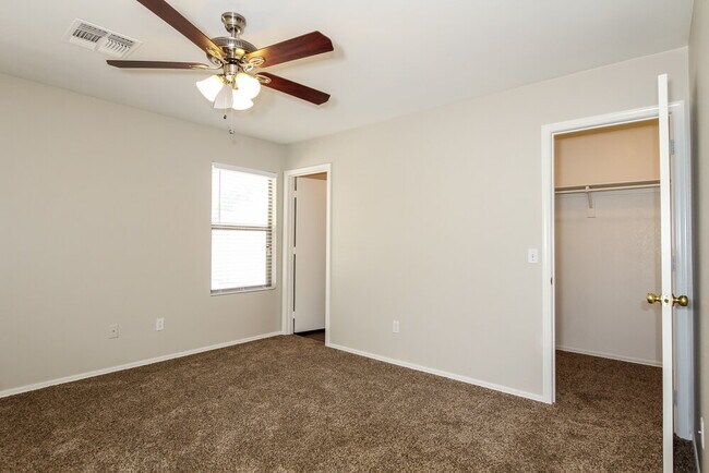 Building Photo - 11815 W Columbine Dr