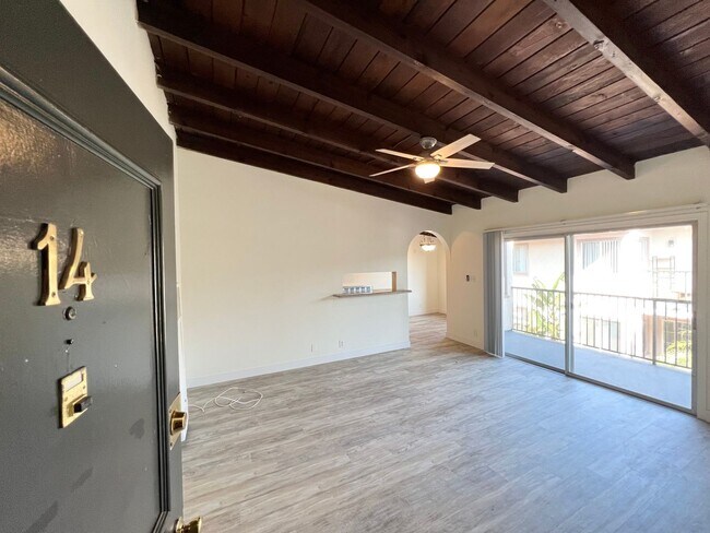 Interior Photo - 3608-3612 Keystone Ave