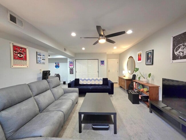 Building Photo - 2700 Dartmouth Rd