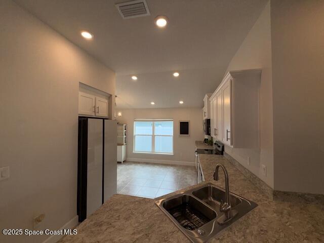 Building Photo - 825 Lantana St