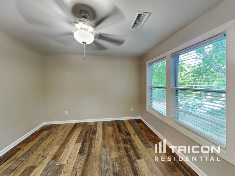 Building Photo - 1820 Crestwood Dr NW