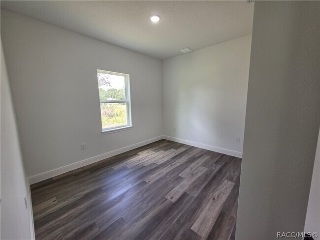 Building Photo - 8125 N Maltese Dr