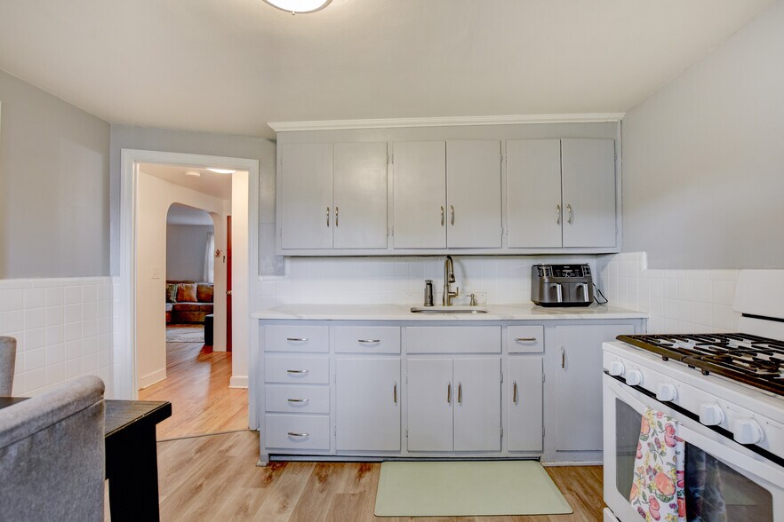 Building Photo - 238 Elmwood Ave