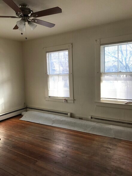 Building Photo - 13 Ridgewood St