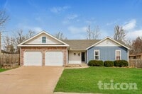 Building Photo - 1000 Oakwood St