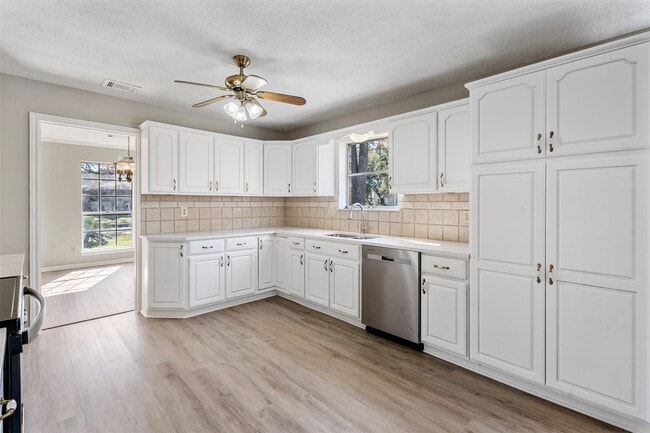 Building Photo - 4106 Cypress Hill Dr