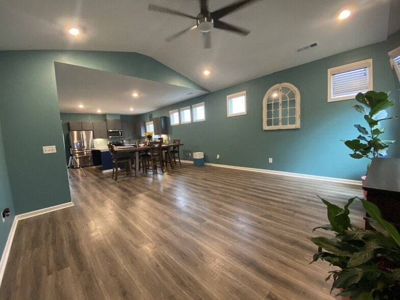 Building Photo - 209 Biraj Ct
