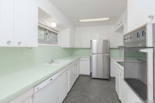 Building Photo - 103 Oakhurst Pl