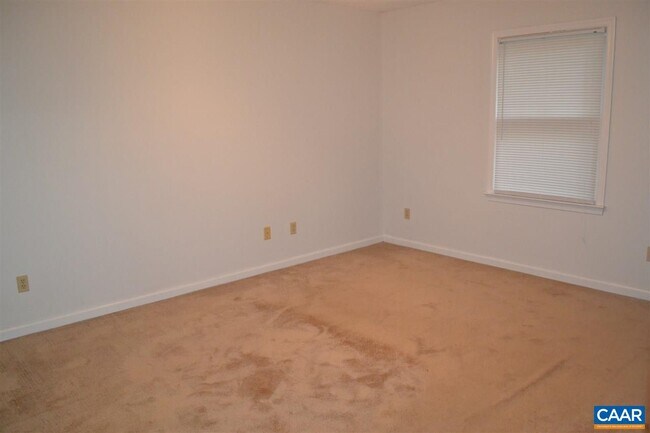 Building Photo - 15 Englewood Dr