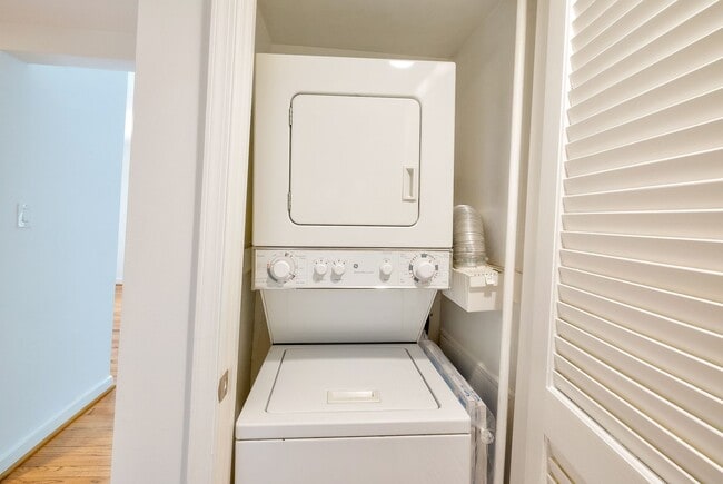 Building Photo - Charming 1BR/1BA Conveniently Located in Silver Spring