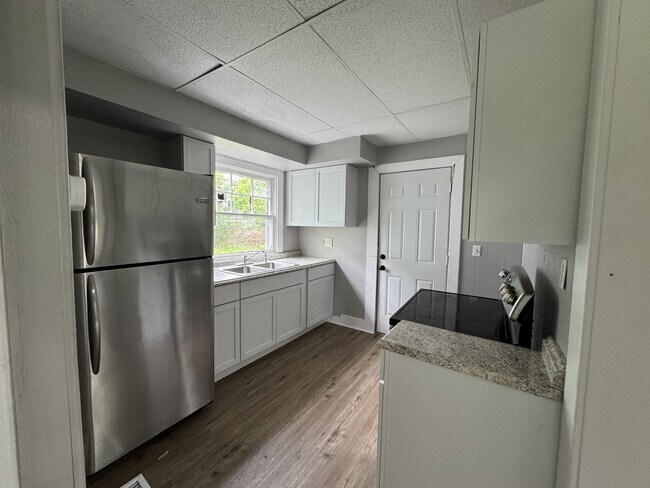 Building Photo - 555 Cedarhurst Ave
