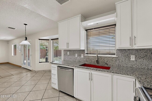 Building Photo - 14224 Desert Ash Dr