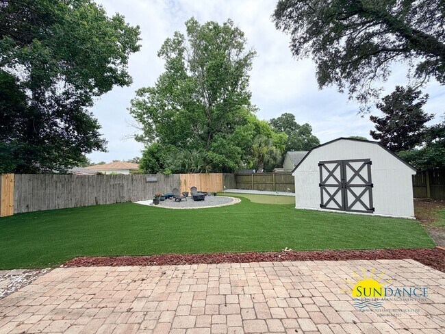 Building Photo - Stunning 3BR Home in PRIME Fort Walton Beach neighborhood!