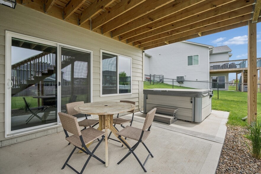 Building Photo - 2105 Timberview Dr