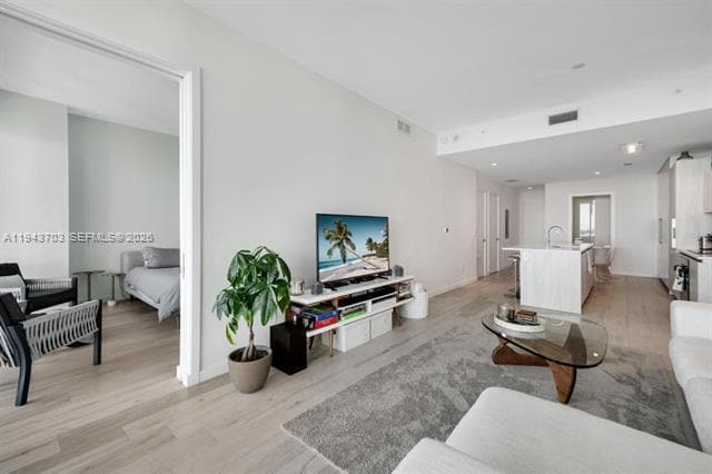 Building Photo - 480 NE 31st St