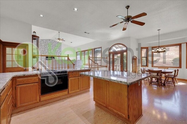 Building Photo - 3556 Mesa Verdes Dr