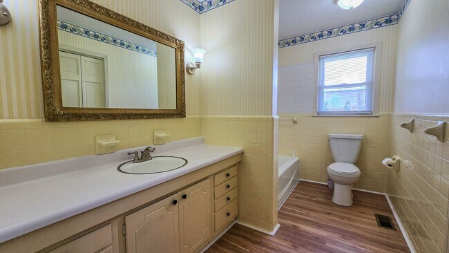 Building Photo - 2460 Sedalia Dr