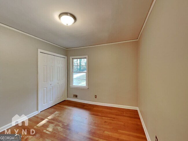 Building Photo - 3660 Hill Acres Rd SW