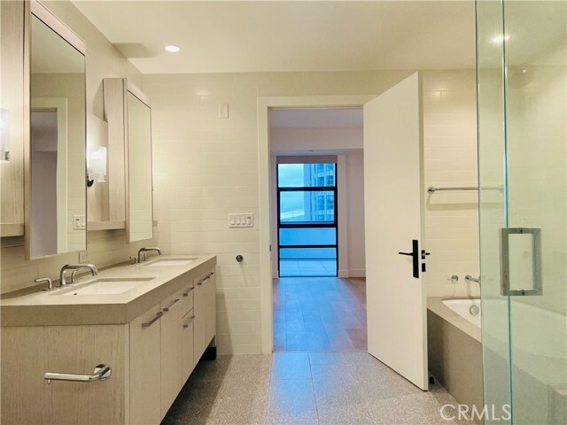 Building Photo - 10777 Wilshire Blvd