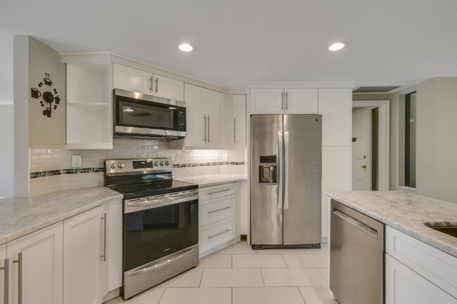 Building Photo - 1117 Marine Way E