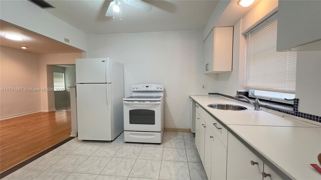 Building Photo - 1520 NE 108th St