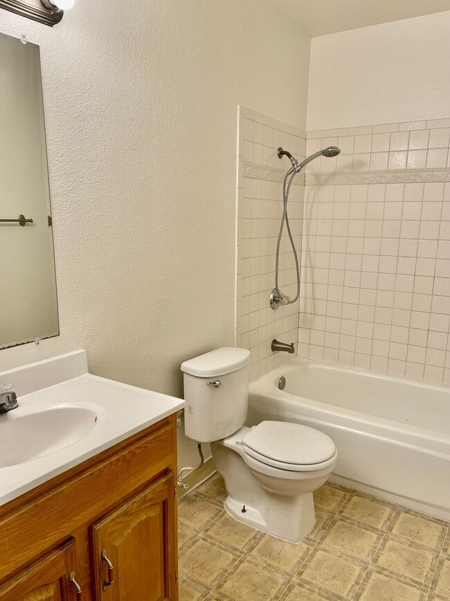 Building Photo - MONTOYA8907-8909