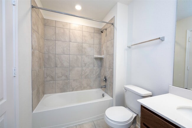 Building Photo - 702 Hardwood Grv Ct