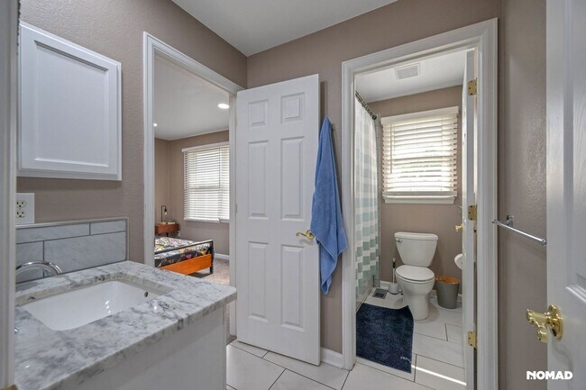 Building Photo - 1321 S Lansing Ct