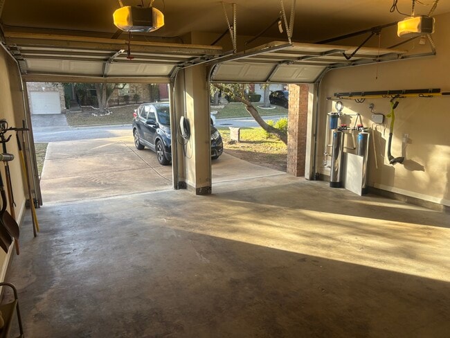 Building Photo - 917 Cavalry Ride Trail