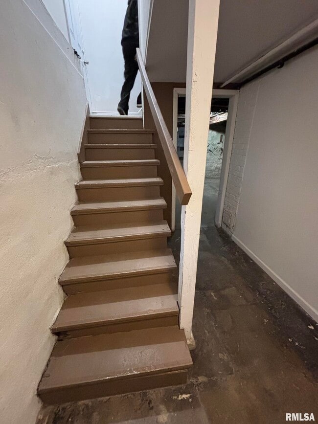 Building Photo - 707 E Nebraska Ave