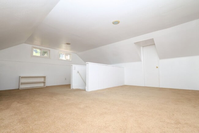 Building Photo - 703 Manzanita Ave