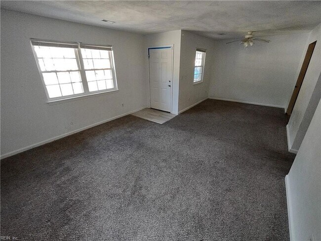 Building Photo - 6024 Bradford Dr