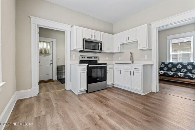 Building Photo - 2781 College St