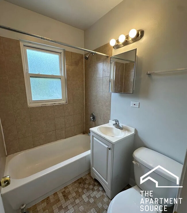 Building Photo - 7033 N Glenwood Ave