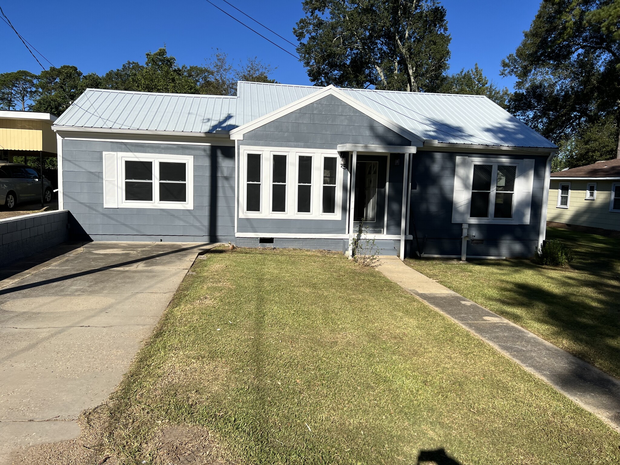 Driveway - 519 Lakeview Ave