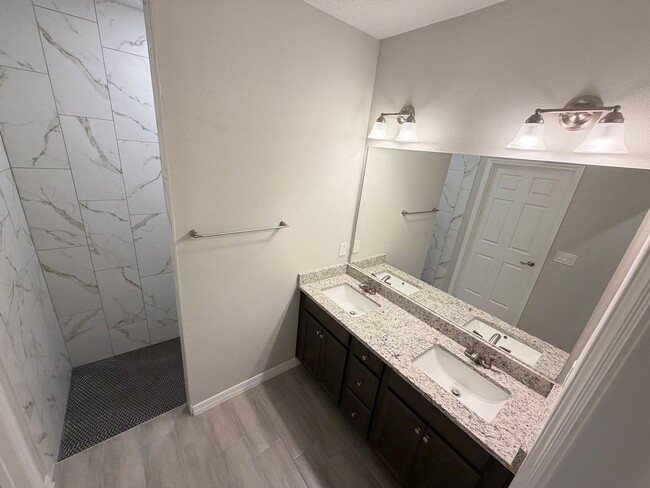 Building Photo - Beautiful 3 Bedroom, 2 Bathroom Home in Palm Bay!!