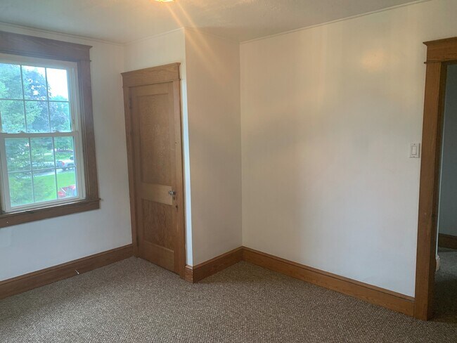 Building Photo - 2243 Sunset Ln